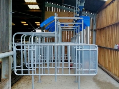 Blue, feedstation, feeddispenser Blue, feedstation, feeddispenser